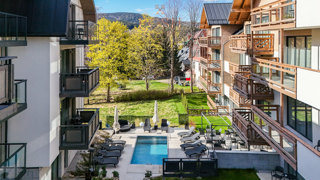 widok na basen | inwestycja | balkon |własna sauna